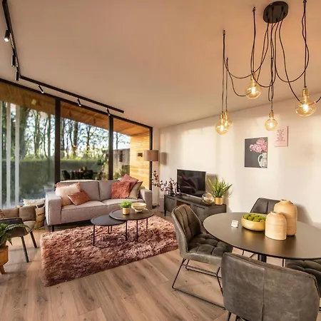 Dom wakacyjny Forest With Sauna And Jacuzzi 4 Persons #308 Maasbree